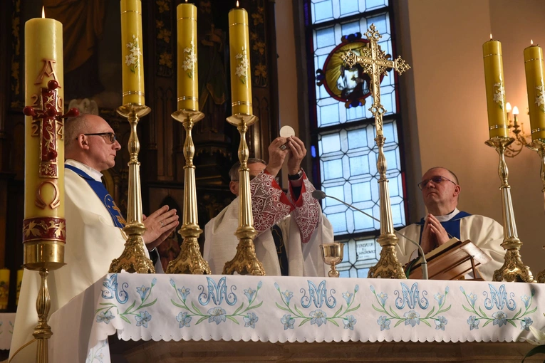 Ołtarz Matki Bożej w Bystrej