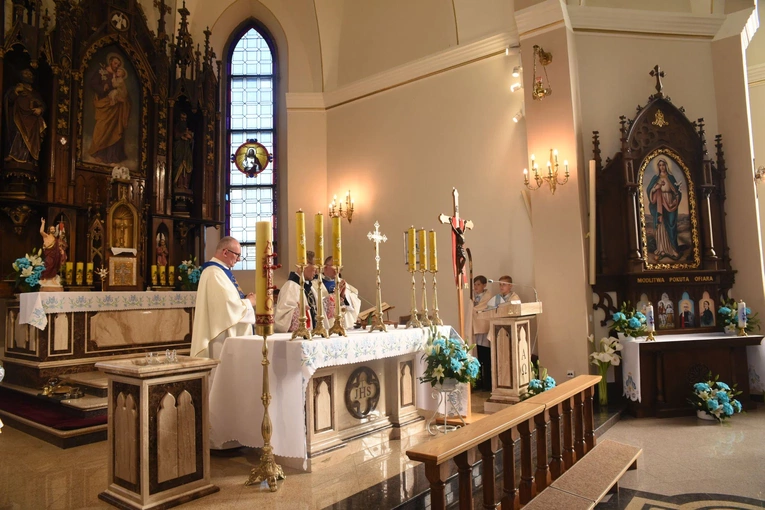 Ołtarz Matki Bożej w Bystrej