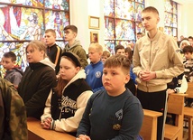 Uczestnicy obchodów na wspólnej Eucharystii zgromadzili się  w kaplicy elbląskiego WSD.