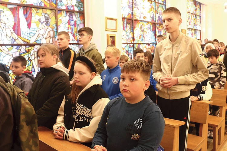 Uczestnicy obchodów na wspólnej Eucharystii zgromadzili się  w kaplicy elbląskiego WSD.