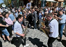 Artyści z Dizzy Boyz Brass Band wykonali na Krupówkach wiele znanych hitów.