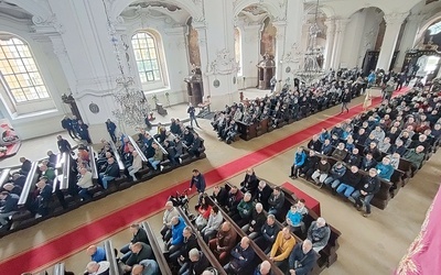 Panowie spędzili sobotę, formując się dobrym towarzystwie.