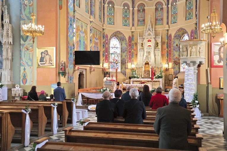 Uczestnicy spotkania modlili się za żyjących i zmarłych, pracujących na roli, w sadach i ogrodach.