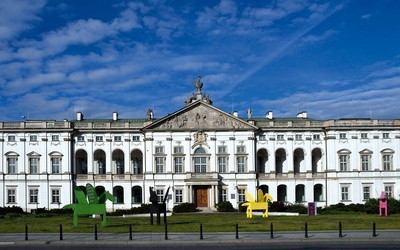 	Wystawa stała to około 200 perełek piśmiennictwa polskiego i światowego od VIII wieku do lat współczesnych.