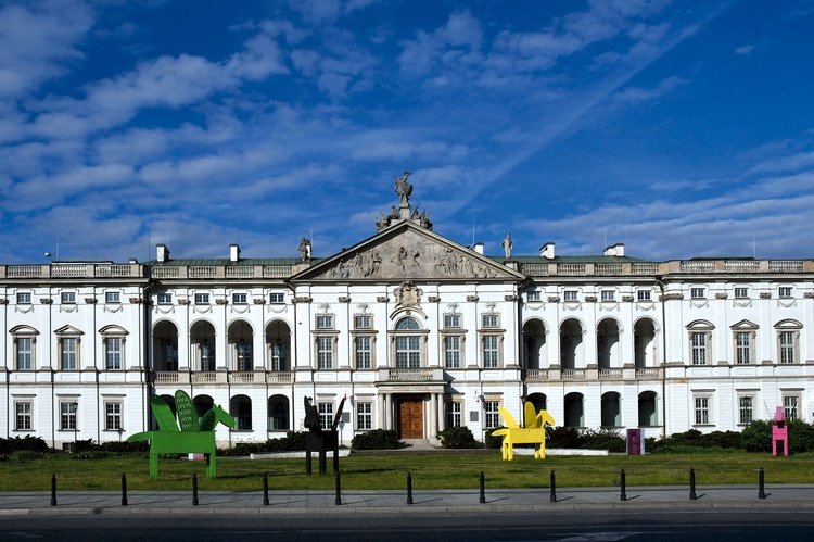 	Wystawa stała to około 200 perełek piśmiennictwa polskiego i światowego od VIII wieku do lat współczesnych.