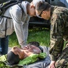 Śląskie. Uczniowie biorą udział w szkoleniach prowadzonych przez żołnierzy