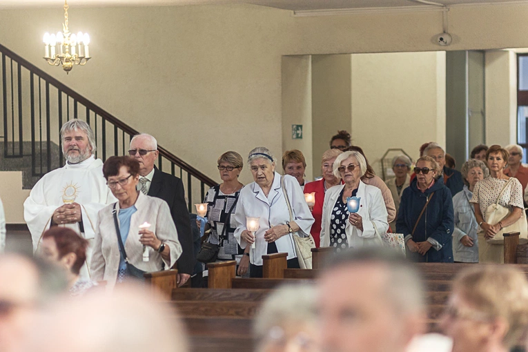 Rozpoczęcie wieczystej adoracji w kościele pw. Królowej Różańca Świętego w Dzierżoniowie