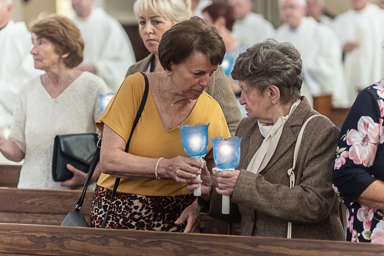 Rozpoczęcie wieczystej adoracji w kościele pw. Królowej Różańca Świętego w Dzierżoniowie