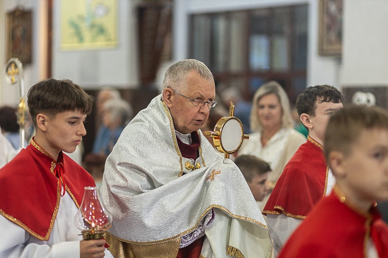 Rozpoczęcie wieczystej adoracji w kościele pw. Królowej Różańca Świętego w Dzierżoniowie