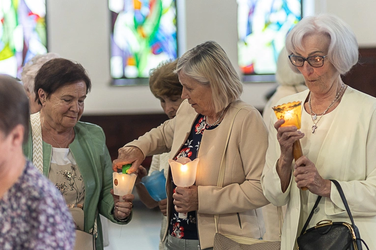 Rozpoczęcie wieczystej adoracji w kościele pw. Królowej Różańca Świętego w Dzierżoniowie