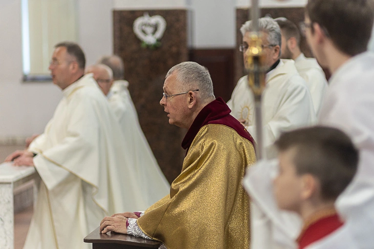 Rozpoczęcie wieczystej adoracji w kościele pw. Królowej Różańca Świętego w Dzierżoniowie