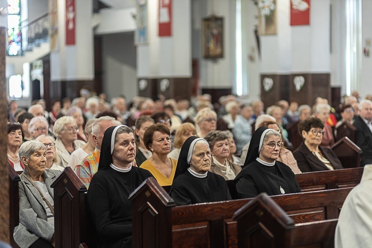 Rozpoczęcie wieczystej adoracji w kościele pw. Królowej Różańca Świętego w Dzierżoniowie