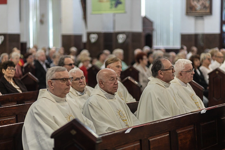 Rozpoczęcie wieczystej adoracji w kościele pw. Królowej Różańca Świętego w Dzierżoniowie