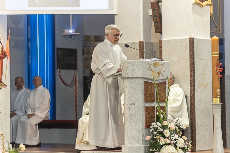 Rozpoczęcie wieczystej adoracji w kościele pw. Królowej Różańca Świętego w Dzierżoniowie