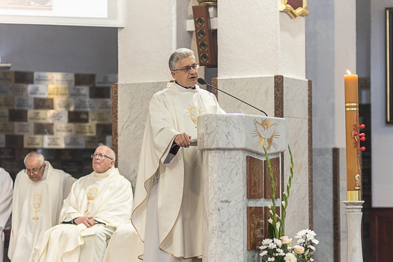 Rozpoczęcie wieczystej adoracji w kościele pw. Królowej Różańca Świętego w Dzierżoniowie