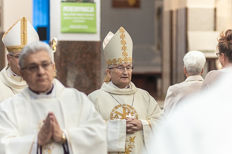 Rozpoczęcie wieczystej adoracji w kościele pw. Królowej Różańca Świętego w Dzierżoniowie