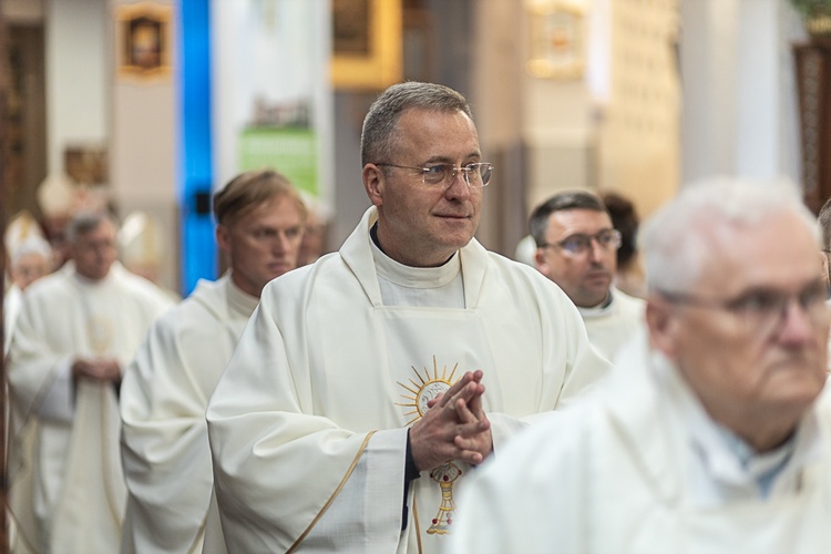 Rozpoczęcie wieczystej adoracji w kościele pw. Królowej Różańca Świętego w Dzierżoniowie