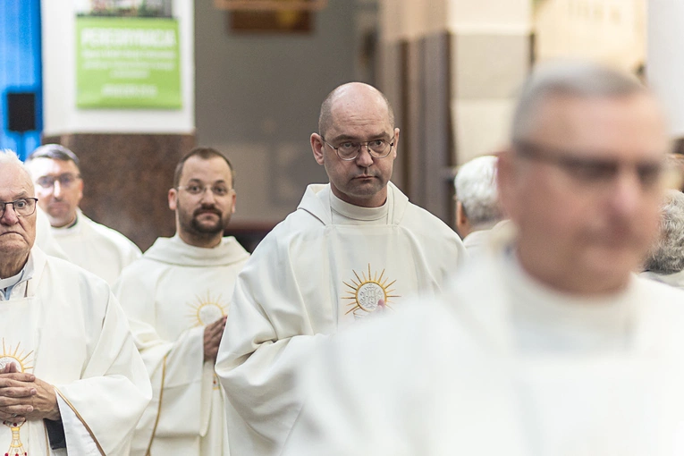Rozpoczęcie wieczystej adoracji w kościele pw. Królowej Różańca Świętego w Dzierżoniowie