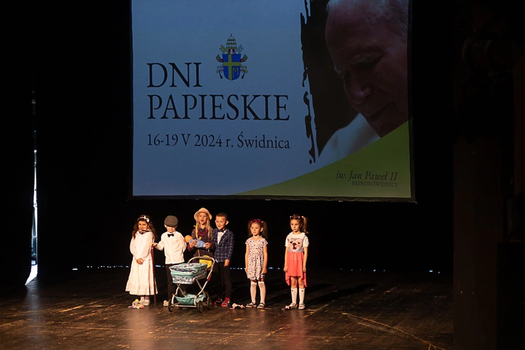 Przedszkolaki Janowi Pawłowi II