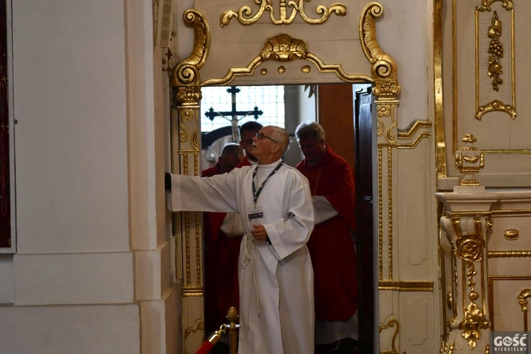 Działacze opozycji antykomunistycznej i osoby represjonowane na pielgrzymce w Rokitnie