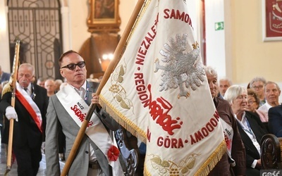 Działacze opozycji antykomunistycznej i osoby represjonowane na pielgrzymce w Rokitnie