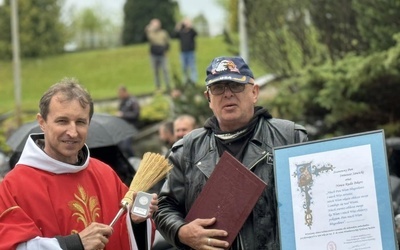 Pojazdy po Mszy św. pobłogosławił o. Albert Krzywański.