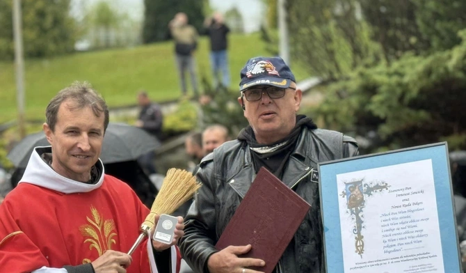 Pojazdy po Mszy św. pobłogosławił o. Albert Krzywański.