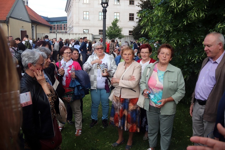 Otwarcie II Synodu Archidiecezji Wrocławskiej cz. 2 - świętowanie w ogrodach PWT