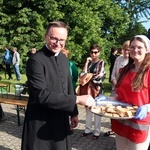 Otwarcie II Synodu Archidiecezji Wrocławskiej cz. 2 - świętowanie w ogrodach PWT