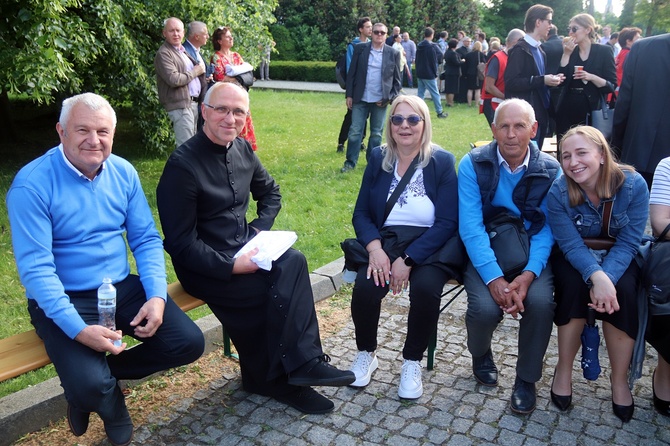 Otwarcie II Synodu Archidiecezji Wrocławskiej cz. 2 - świętowanie w ogrodach PWT