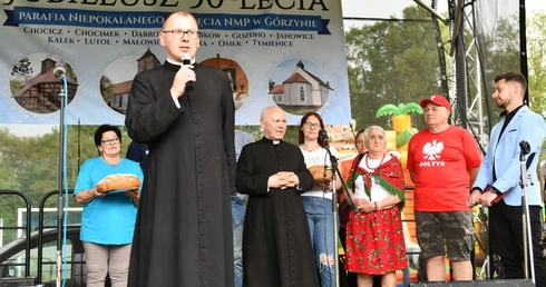 Parafia w Górzynie ma już 50 lat, świętowano więc w kościele i na stadionie