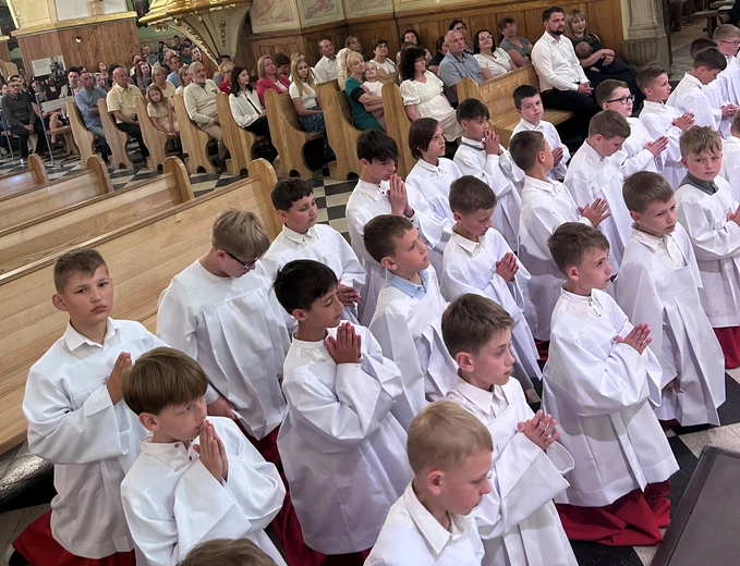 Łącko. Przyjęcie nowych ministrantów