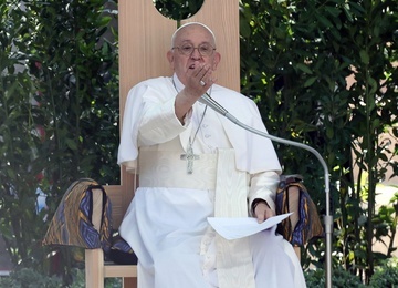 Franciszek wyjaśnia: zezwoliłem na błogosławieństwo osób, a nie związków homoseksualnych