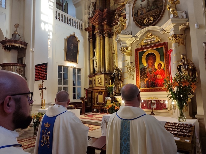 W sanktuarium Jasnogórskiej Matki Kościoła odsłonięto wotum zapraszające do powierzenia się Maryi