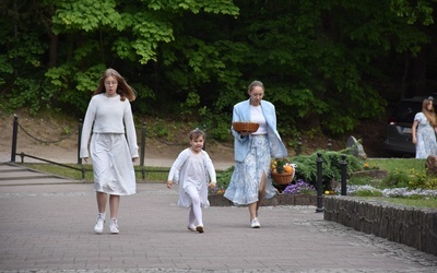 Przygotowania przed wprowadzeniem relikwii bł. rodziny Ulmów