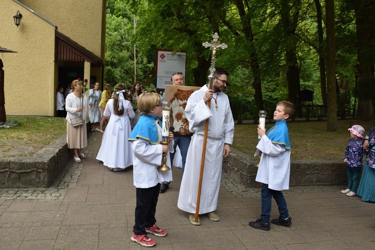 Przygotowania przed wprowadzeniem relikwii bł. rodziny Ulmów