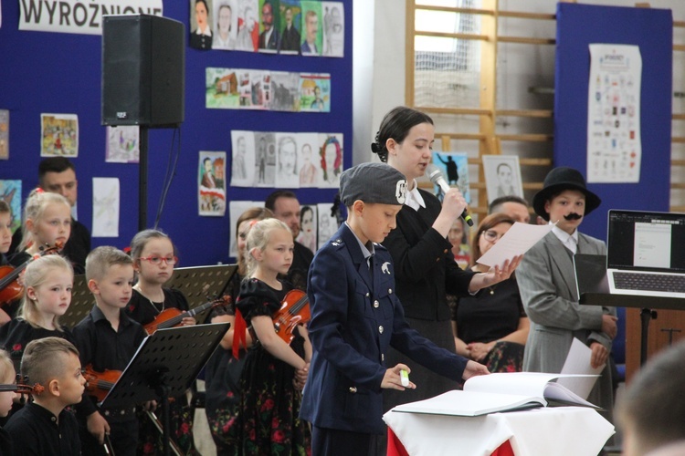 Nowy Sącz. Gala konkursu "Przyrócić głos Niezłomnym Nieobecnym na lekcjach historii"