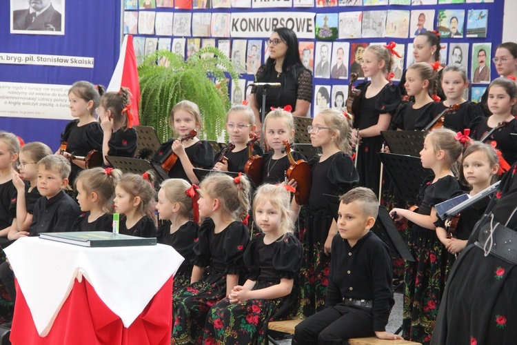 Nowy Sącz. Gala konkursu "Przyrócić głos Niezłomnym Nieobecnym na lekcjach historii"