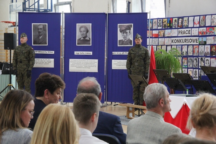 Nowy Sącz. Gala konkursu "Przyrócić głos Niezłomnym Nieobecnym na lekcjach historii"