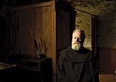 Występujący w filmie mniszki i mnisi z niezwykłą szczerością opowiadają o drodze, która zaprowadziła ich do klasztoru.