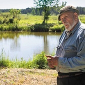 W Kaniukach nad samą Narwią od lat tworzy pan Włodzimierz Naumiuk.