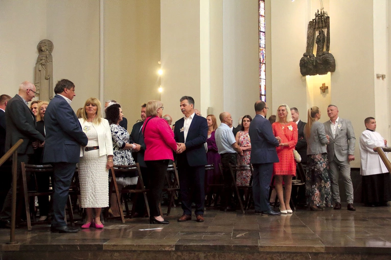 Po homilii pary odnowiły swoje przyrzeczenia.