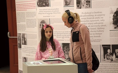 Zwiedzający dawną bożnicę mogli zobaczyć, jak wyglądał żydowski Płock, a nawet usłyszeć dźwięki z przeszłości.