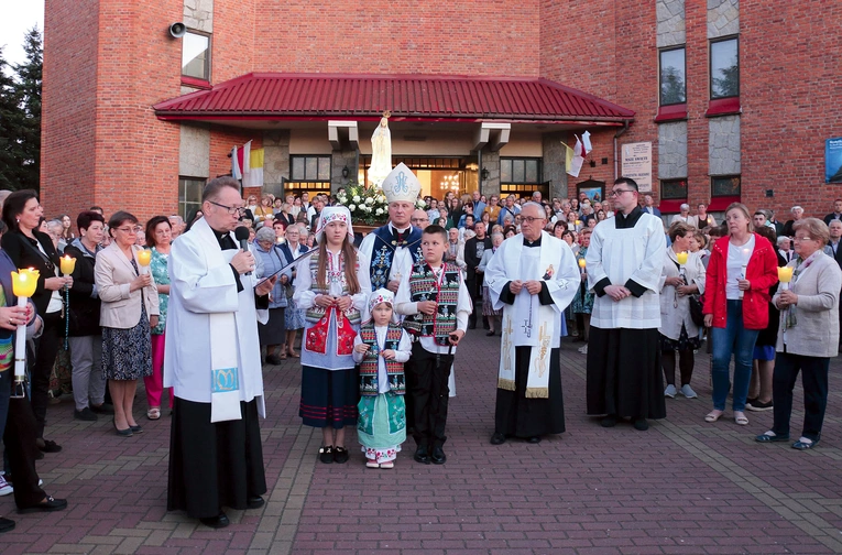 Mszy św. i procesji różańcowej przewodniczył bp Marek Solarczyk.