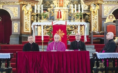 Pierwsza sesja odbyła się w wigilię Zesłania Ducha Świętego. 