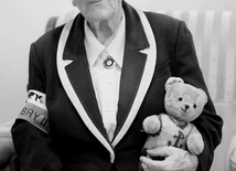 Zawsze elegancka, w wykonanym na drutach kapelusiku, z opaską  na ramieniu z nazwą oddziału Chrobry II, Zofia Czekalska w lipcu skończyłaby 101 lat.