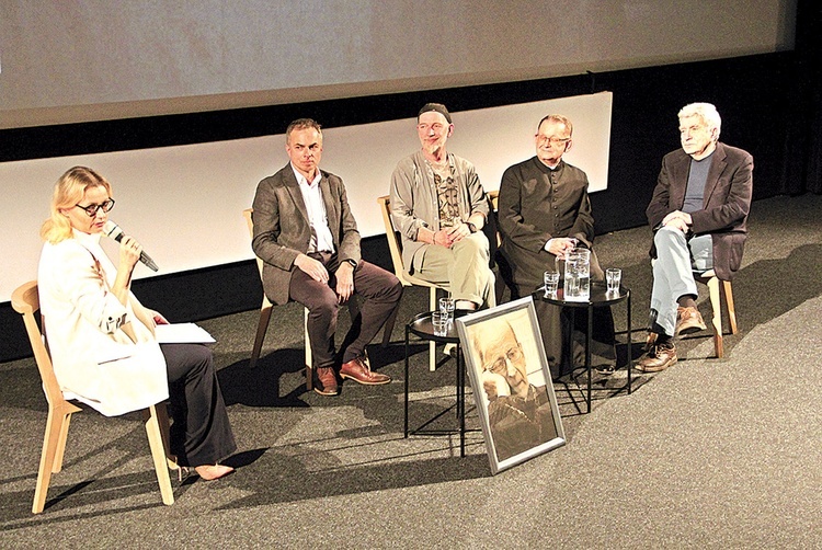 Film powstał w niespełna dwa miesiące. Sceny kręcone były m.in. w seminarium wrocławskim i w schronisku w Bielicach, gdzie bohater do śmierci mieszkał z osobami bezdomnymi.