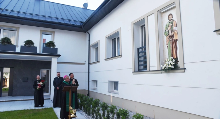 Calości pilnuje św. Józef.