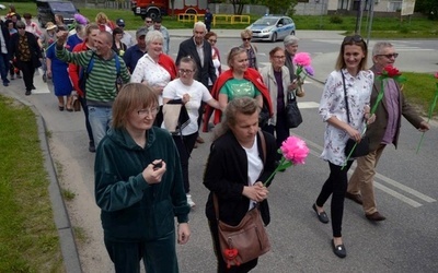 Podobnie jak w ubiegłym roku, uczestnicy przejdą w barwnym korowodzie z kościoła do Zespołu Szkół Powiatowych w Opocznie, gdzie odbędzie się spotkanie integracyjne.