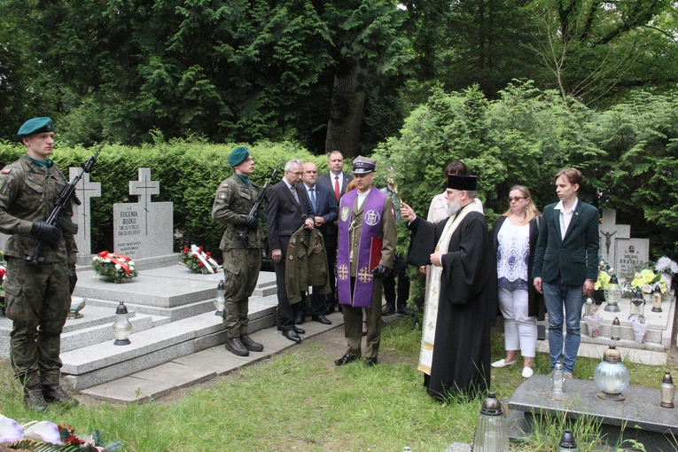Oznaczenie grobów żołnierzy spod Monte Cassino
